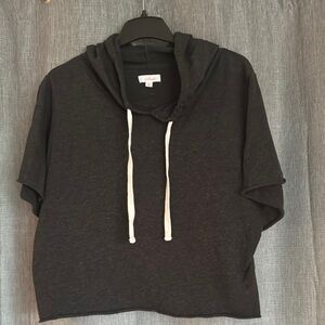 Colsie Dark Gray Short Sleeve Hoodie with White Drawstrings